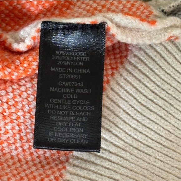 Moon & Madison cropped oranges pattern sweater, ladies XS - Picture 9 of 9